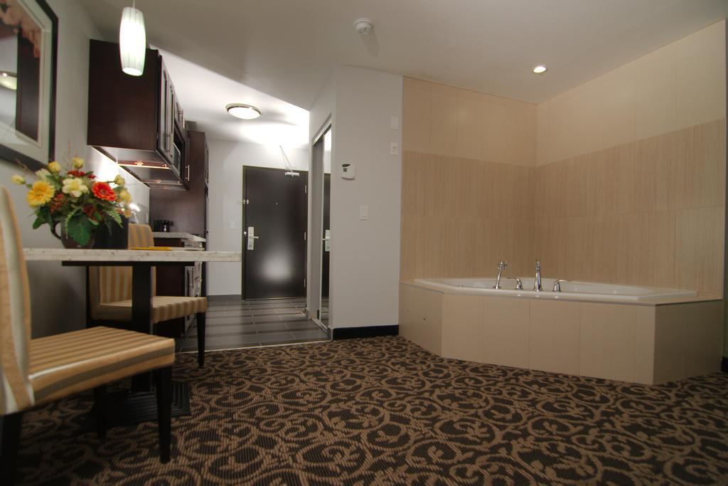 Paradise Inn And Suites Redwater Экстерьер фото